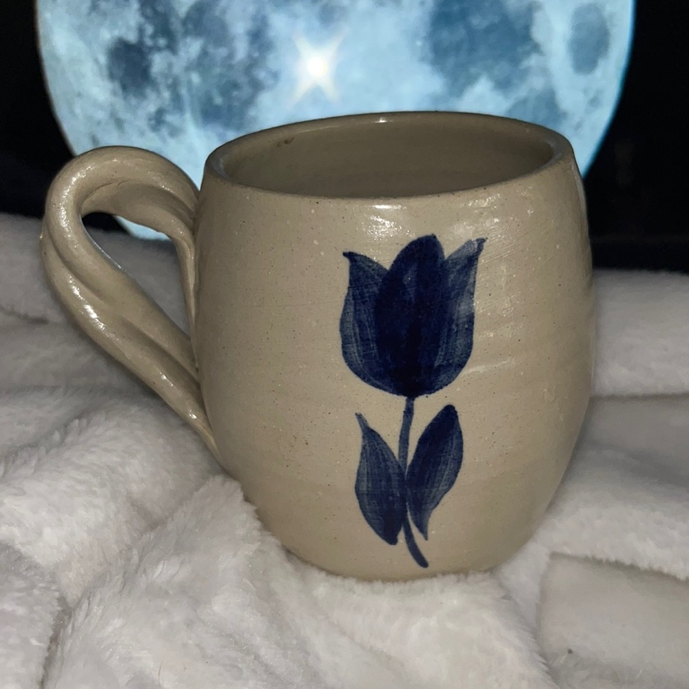 Williamsburg tulip pottery mug